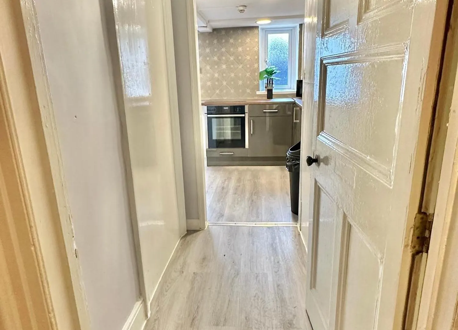 Blue Buddha - Lemur Lodge - Two Bedroom Apartment With Garden And Hot Tub - Free Parking - Close To The Beach Bournemouth Motel