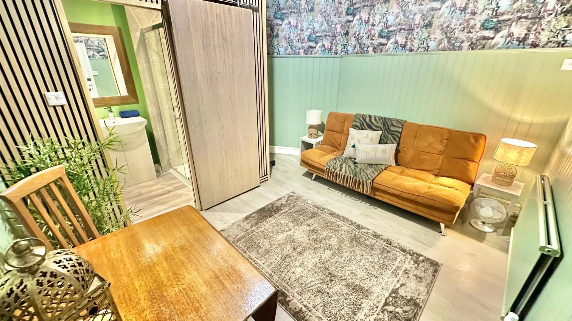 Blue Buddha - Lemur Lodge - Two Bedroom Apartment With Garden And Hot Tub - Free Parking - Close To The Beach Bournemouth 0*,