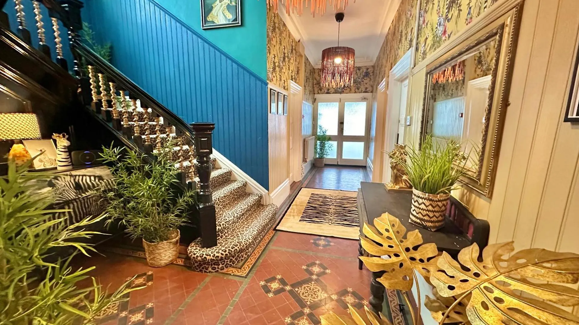 Blue Buddha - Lemur Lodge - Two Bedroom Apartment With Garden And Hot Tub - Free Parking - Close To The Beach Bournemouth Verenigd Koninkrijk