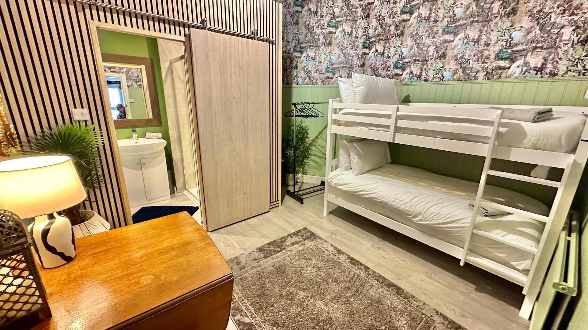 Motel Blue Buddha - Lemur Lodge - Two Bedroom Apartment With Garden And Hot Tub - Free Parking - Close To The Beach Bournemouth